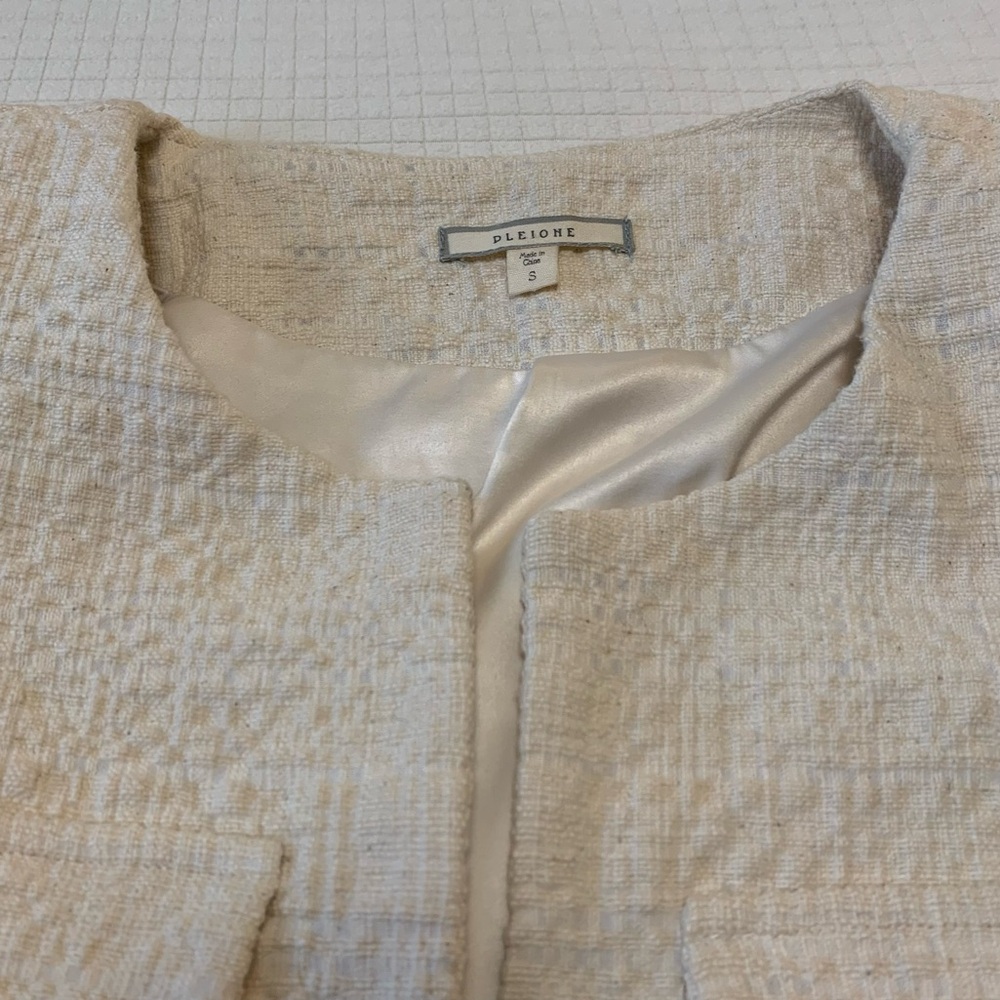 Pleione textured cream colored cropped jacket - Picture 3 of 14